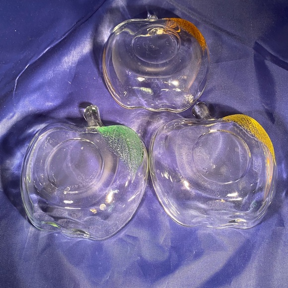 KIG INDONESIA SET OF 3 APPLE SHAPED GLASS BOWLS WITH COLORED LEAF - Picture 3 of 6